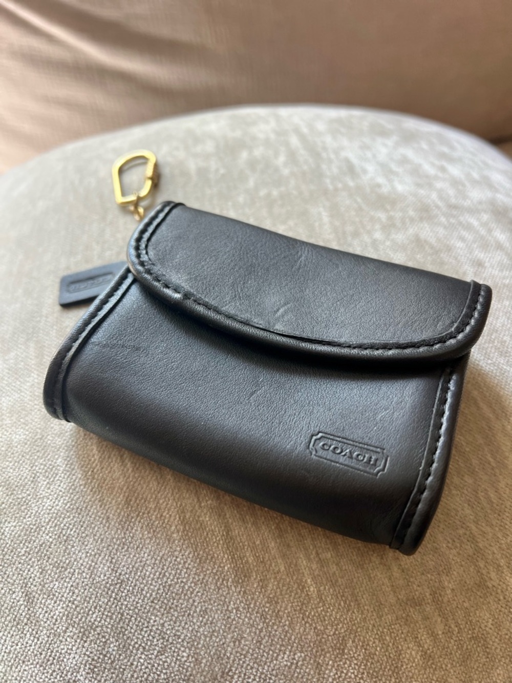 1999 Coach Black Leather Mini Wallet with Gold Chain Key Fob - Picture 2 of 5